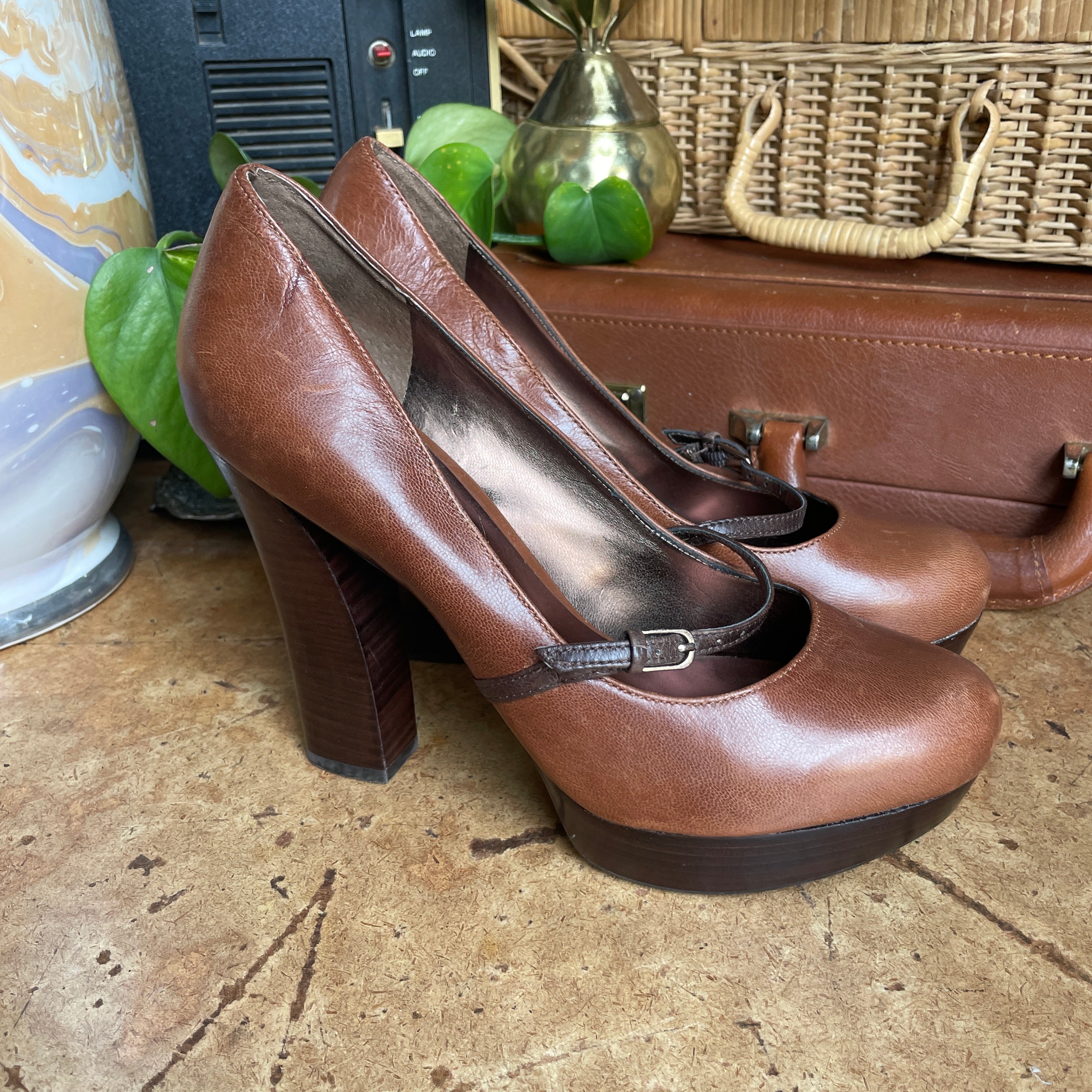 90s Brown Leather “Guess” Platform Heels