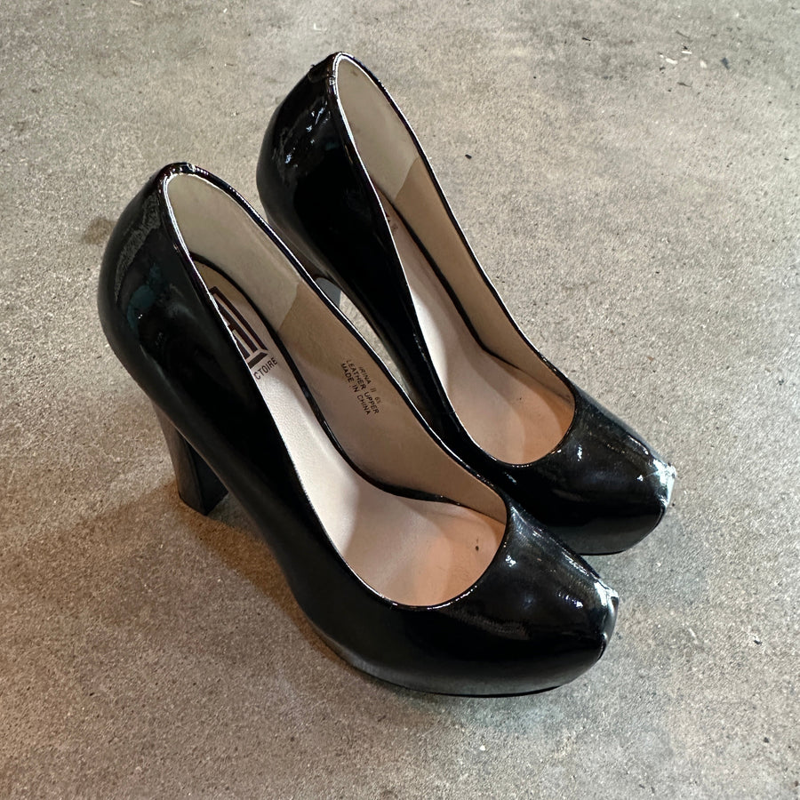 Pour La Victoire Black Leather Pumps