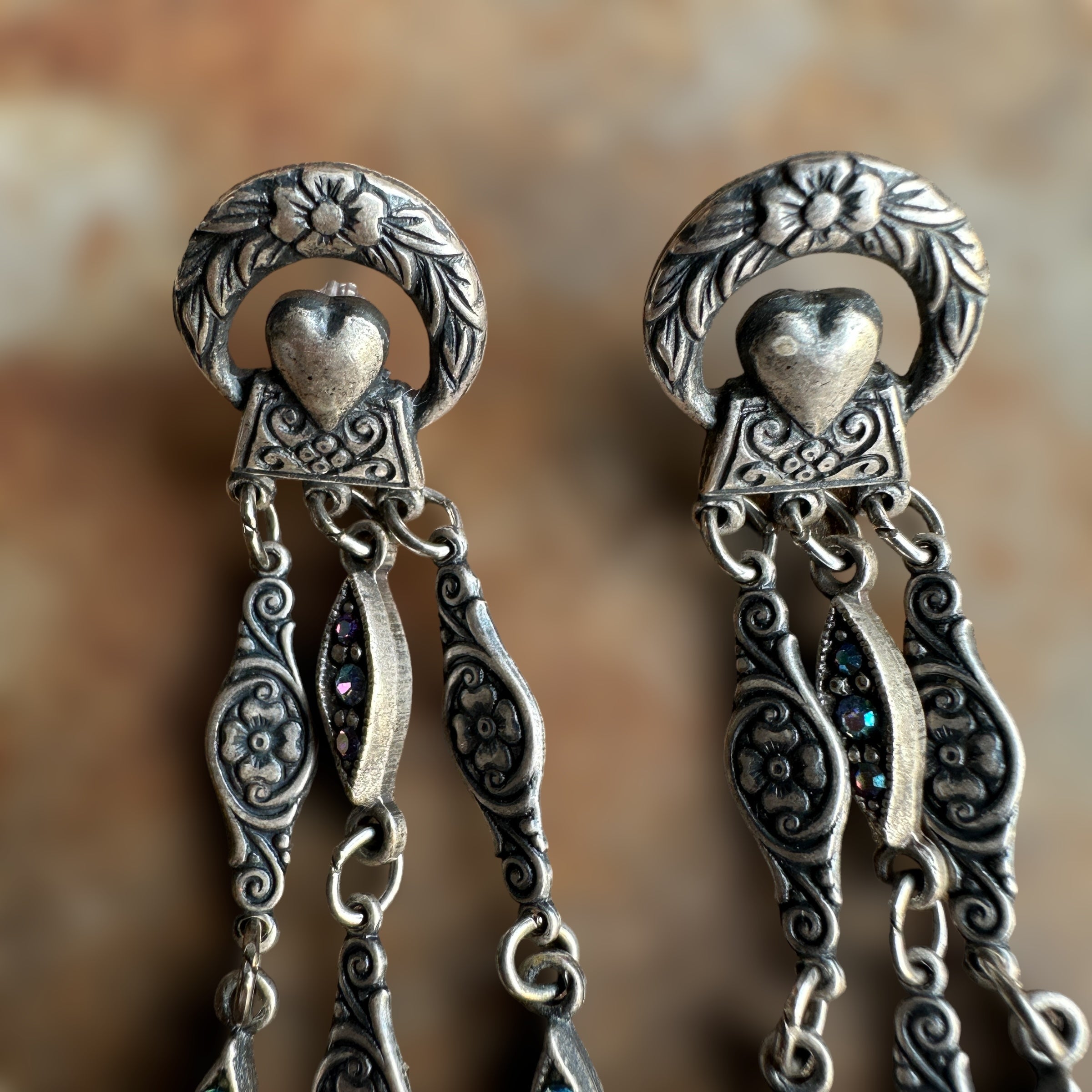 Super cute vintage silver-tone dangle earrings with faux pearl drop
