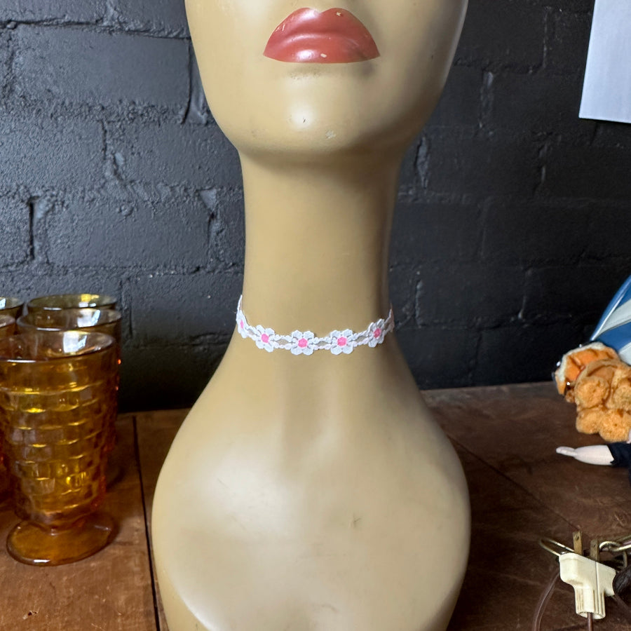 White& pink daisy chain lace choker