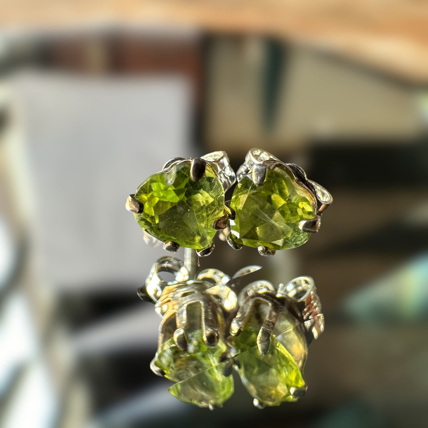 heart cut peridot studs in sterling silver 925