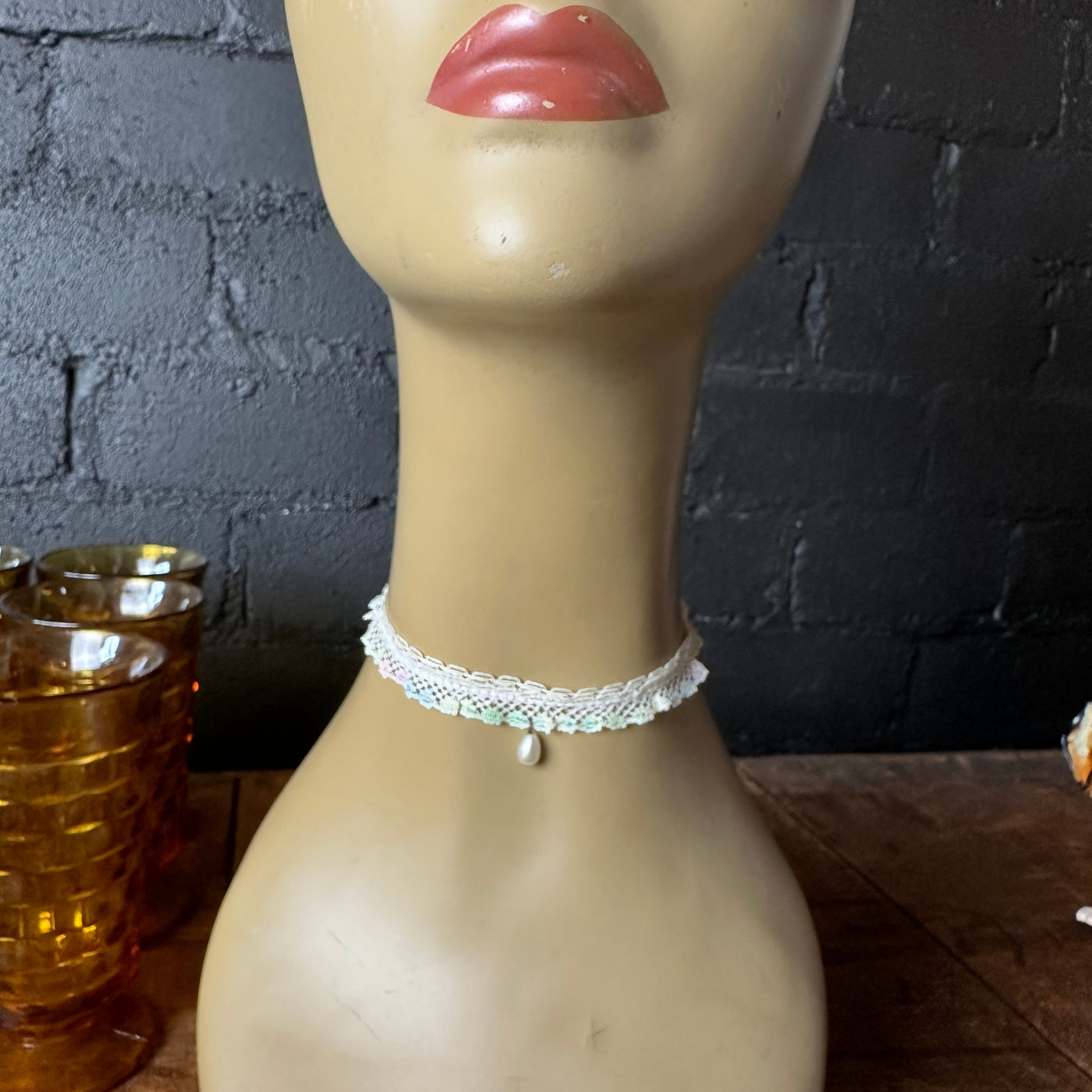 rainbow lacer choker medium pearl