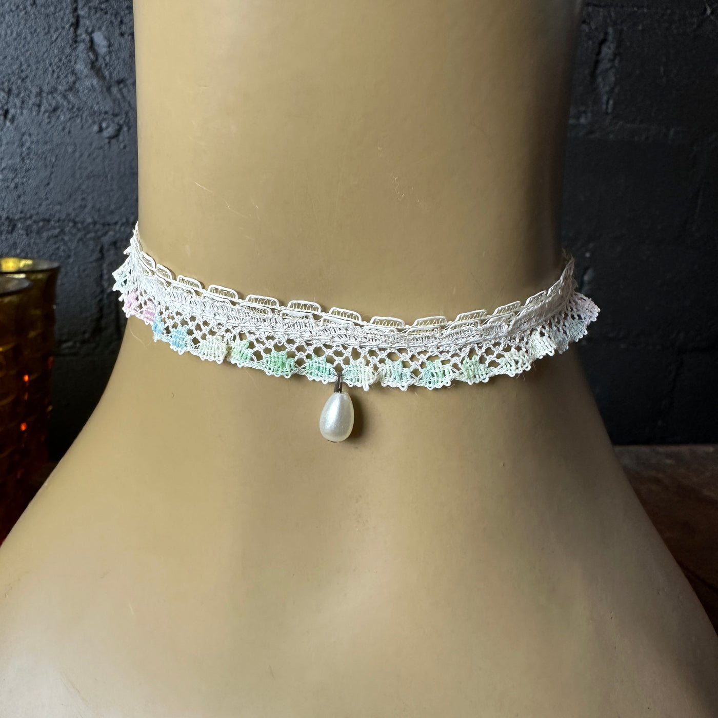 rainbow lacer choker medium pearl